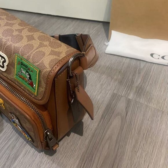 Coach men's crossbody bag. Size: 22*20*6cm. - Picture 7 of 9